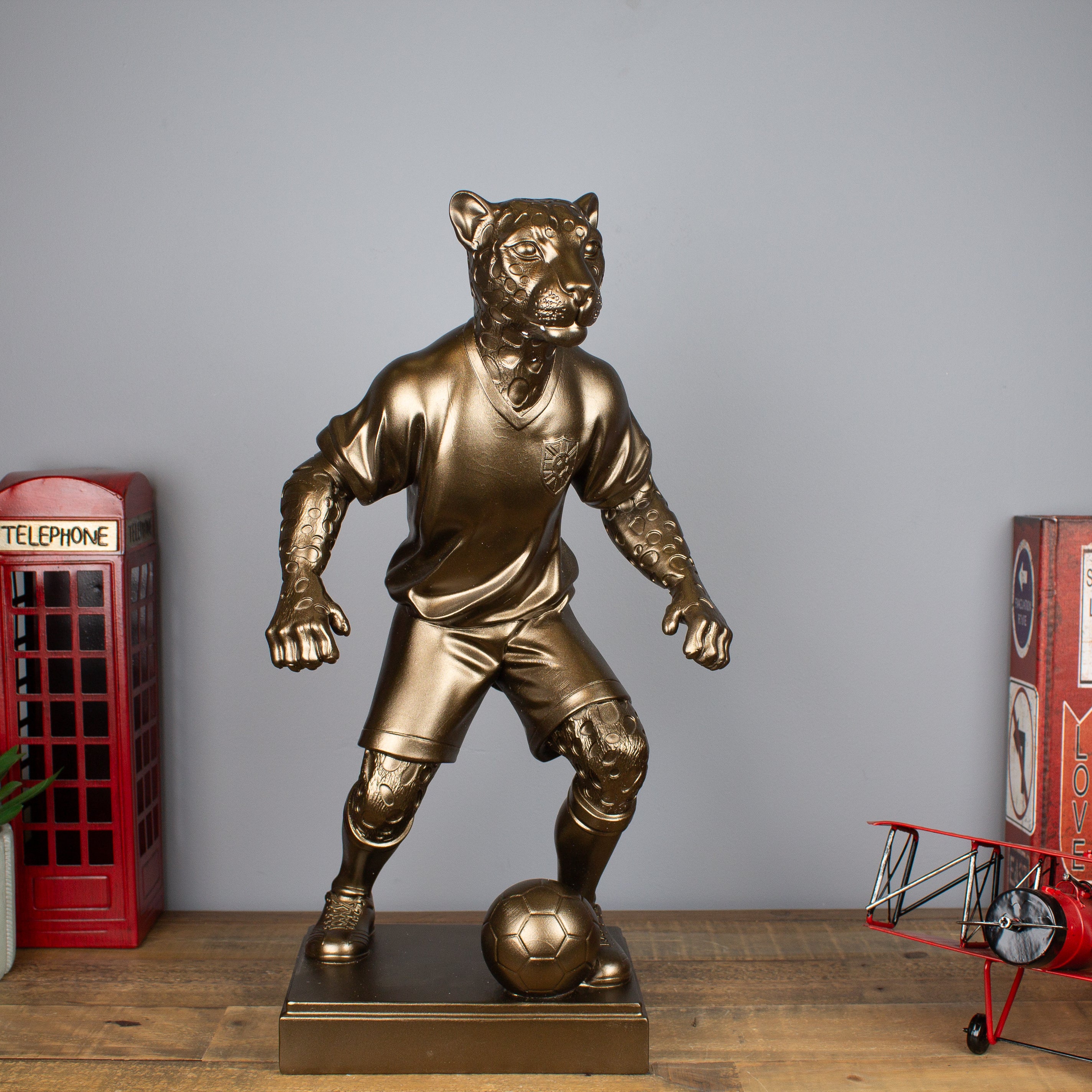 Jaguar Defender Sculpture – Collector Series (50cm)